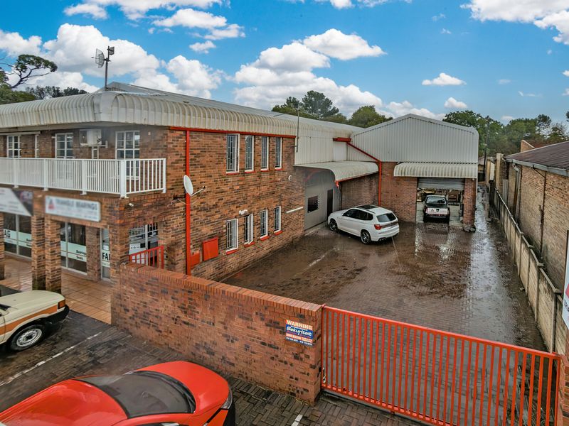 PRIME FREESTANDING INDUSTRIAL WAREHOUSE WITH HIGH VISABILTY FRONTAGE - Photo 4