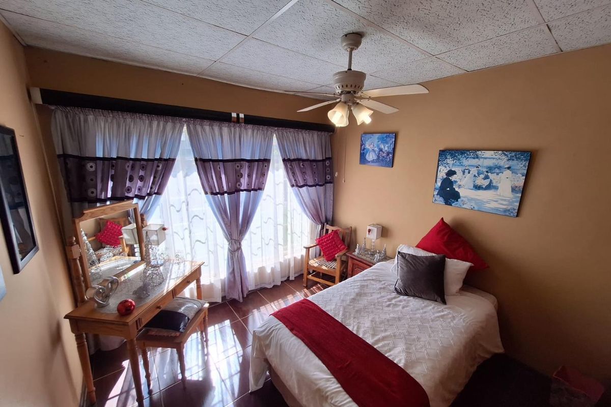 "Step into Luxury at This Premier Wierdapark Residence" - Photo 5