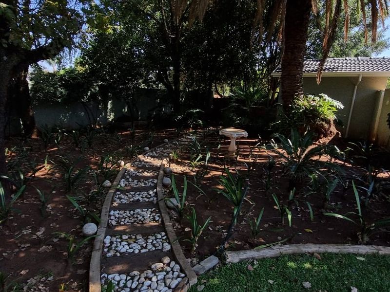 "Step into Luxury at This Premier Wierdapark Residence" - Photo 10