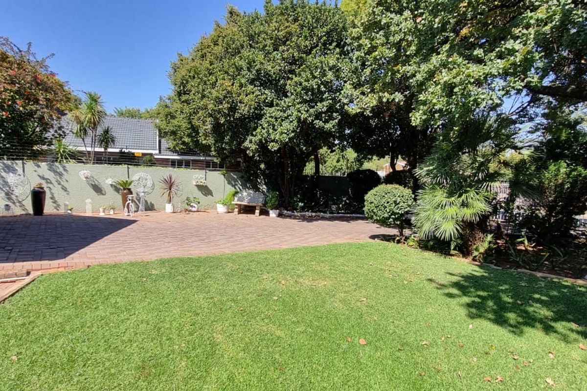 "Step into Luxury at This Premier Wierdapark Residence" - Photo 3