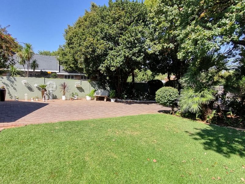 "Step into Luxury at This Premier Wierdapark Residence" - Photo 3