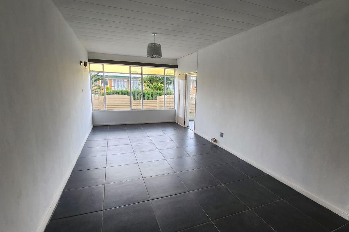 UPDATED GROUND FLOOR UNIT - Photo 3