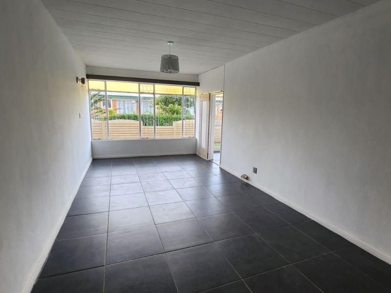 UPDATED GROUND FLOOR UNIT - Photo 3