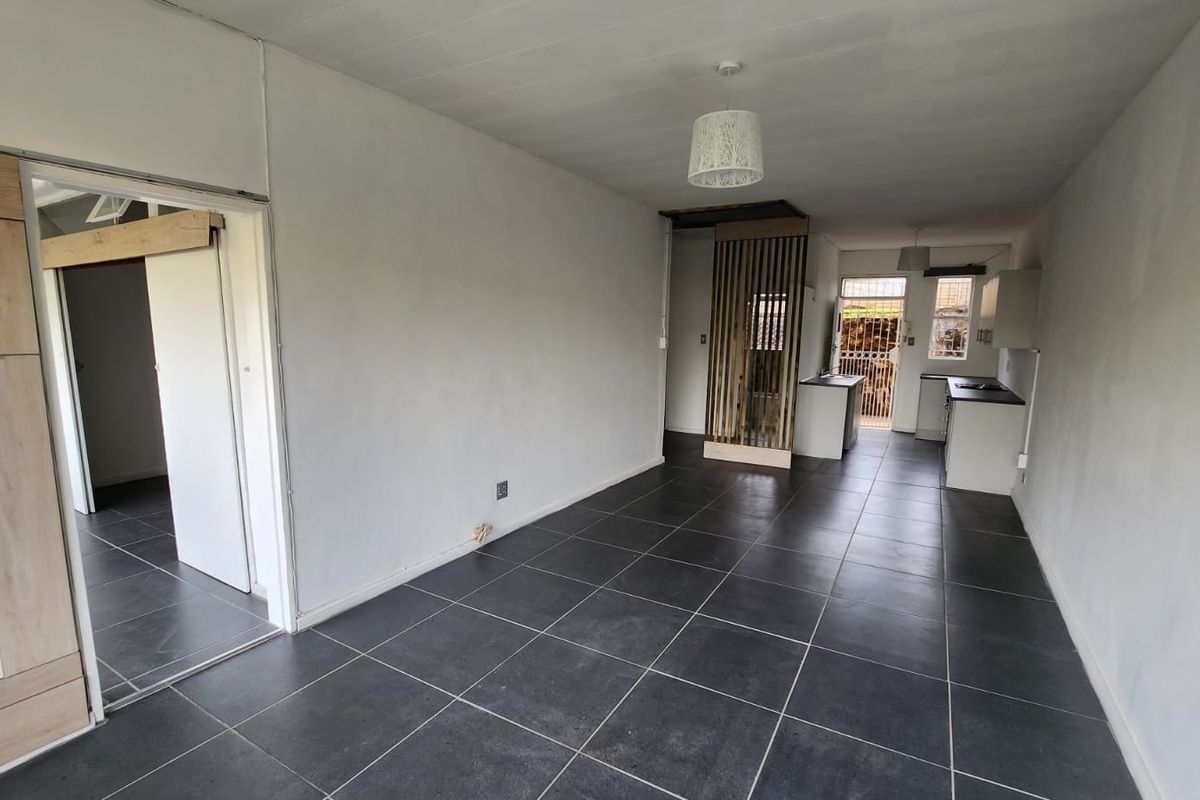 UPDATED GROUND FLOOR UNIT - Photo 4