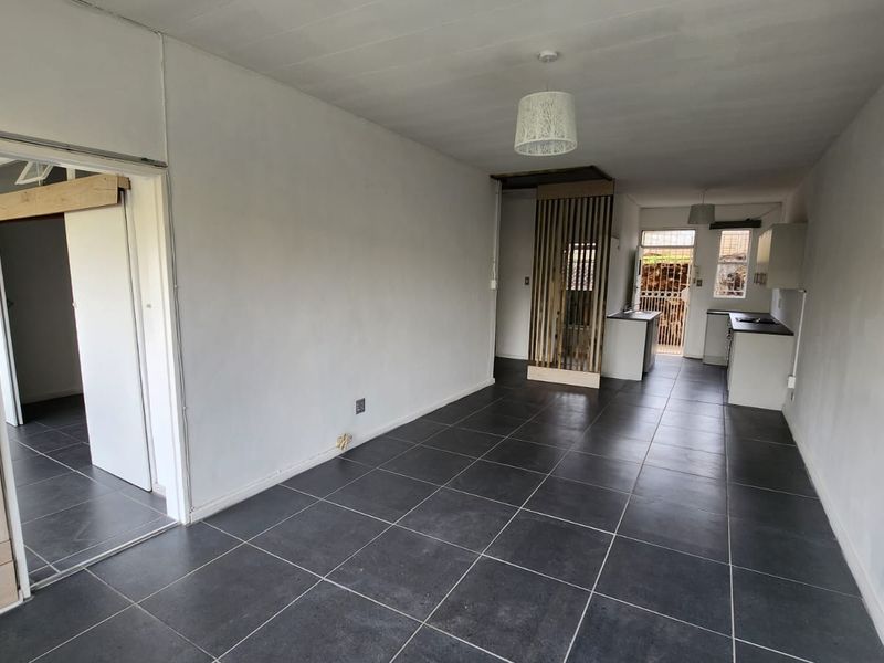 UPDATED GROUND FLOOR UNIT - Photo 4