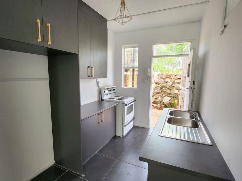 UPDATED GROUND FLOOR UNIT - Photo 9