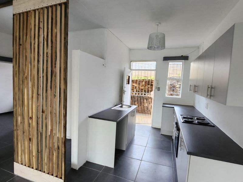 UPDATED GROUND FLOOR UNIT - Photo 6