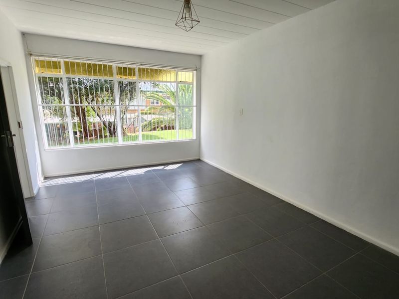 UPDATED GROUND FLOOR UNIT - Photo 8