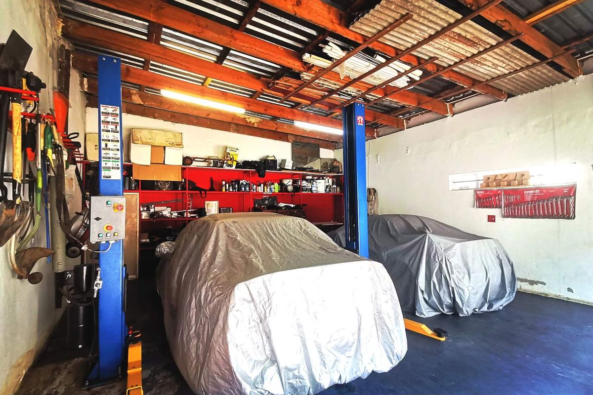 Elegant 4 Bedroom House with alarm - Photo 2