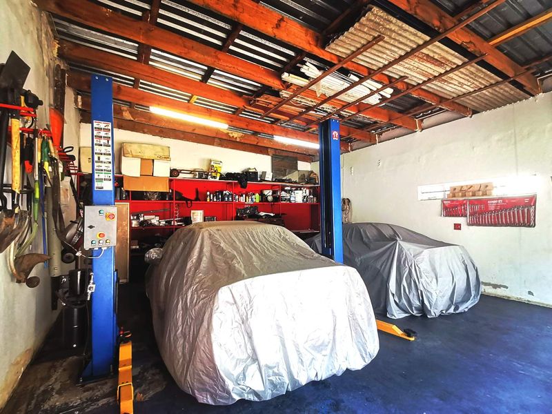 Elegant 4 Bedroom House with alarm - Photo 2