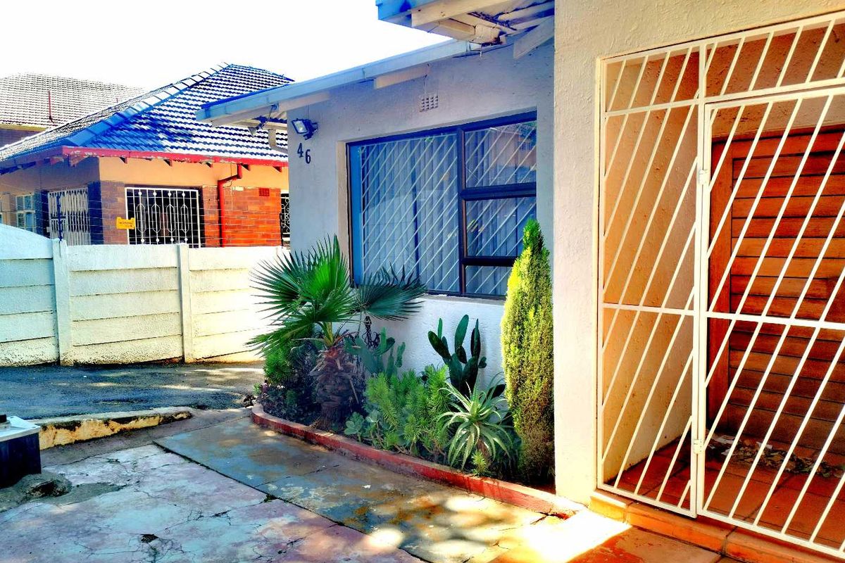 Elegant 4 Bedroom House with alarm - Photo 5