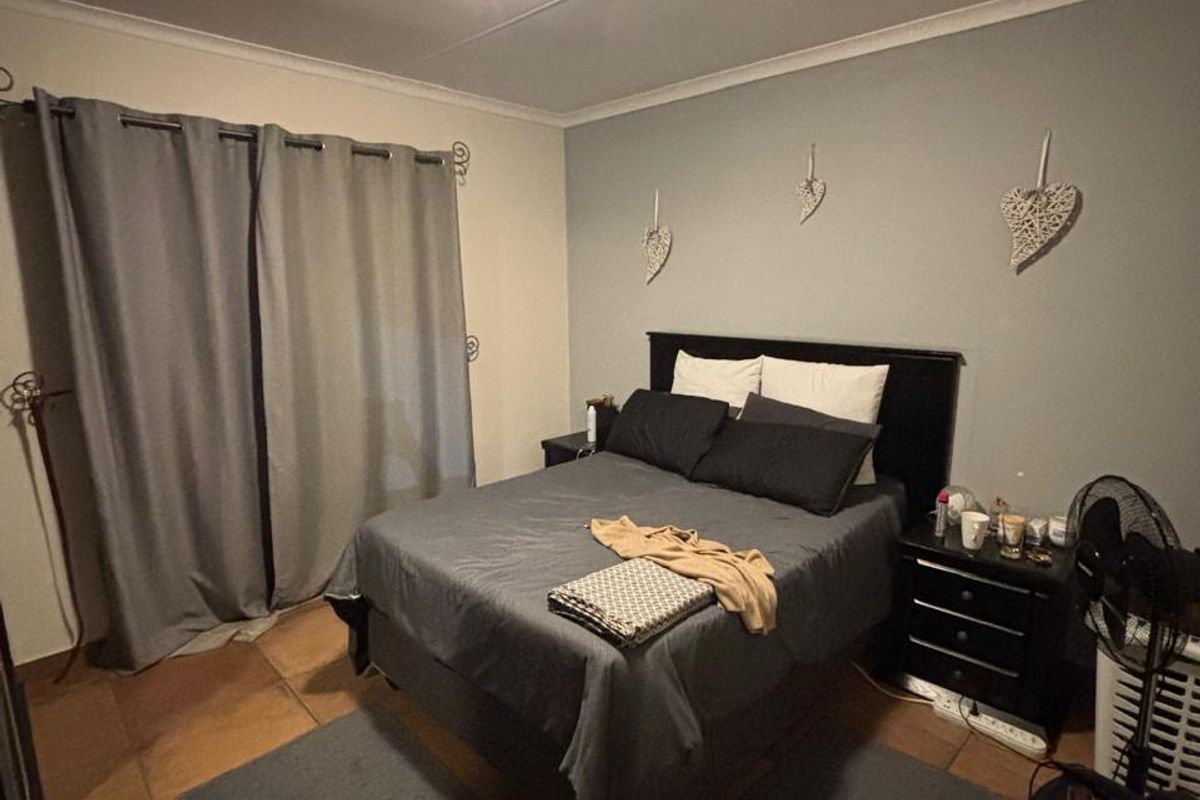 Neat 2 Bedroom 2 Bathroom for Rent - Photo 3