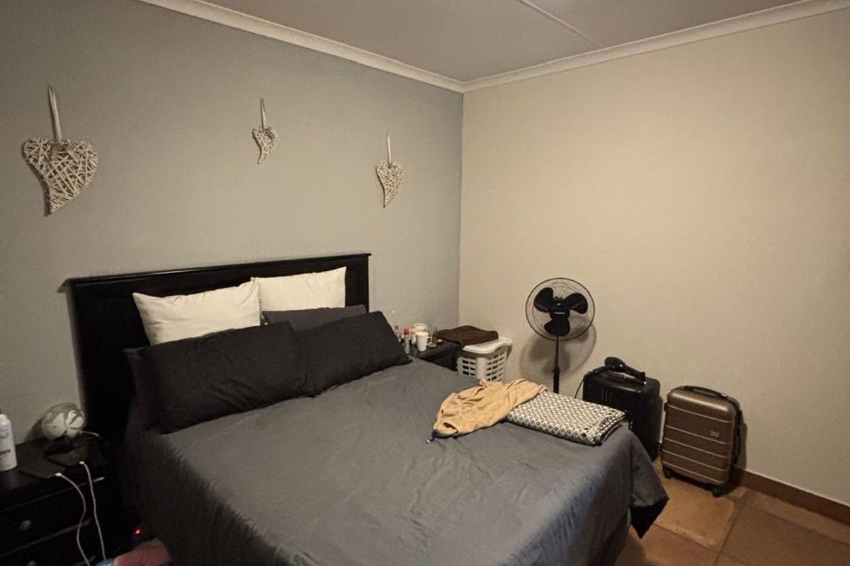 Neat 2 Bedroom 2 Bathroom for Rent - Photo 4