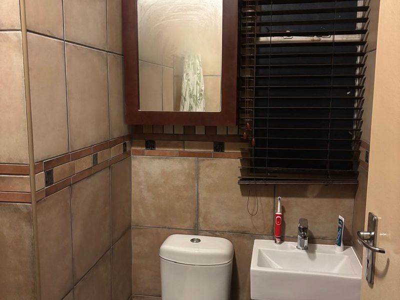 Neat 2 Bedroom 2 Bathroom for Rent - Photo 8