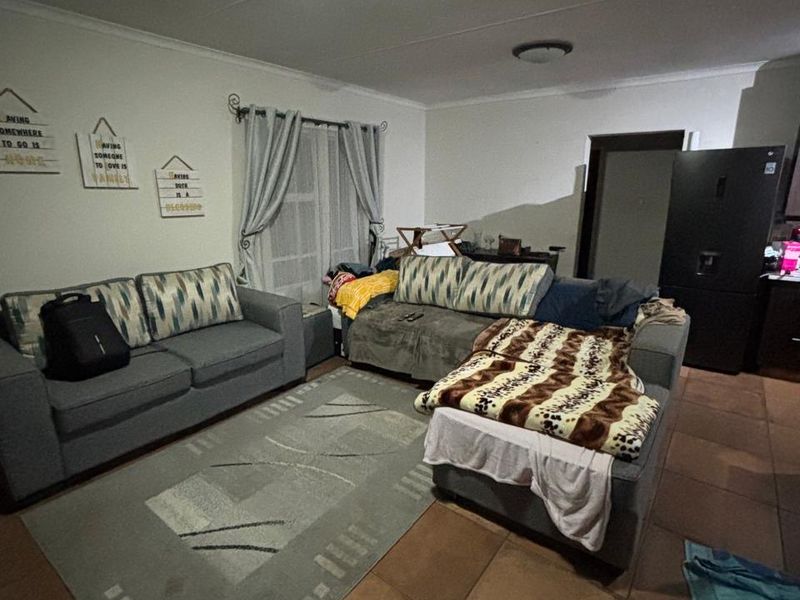 Neat 2 Bedroom 2 Bathroom for Rent - Photo 9