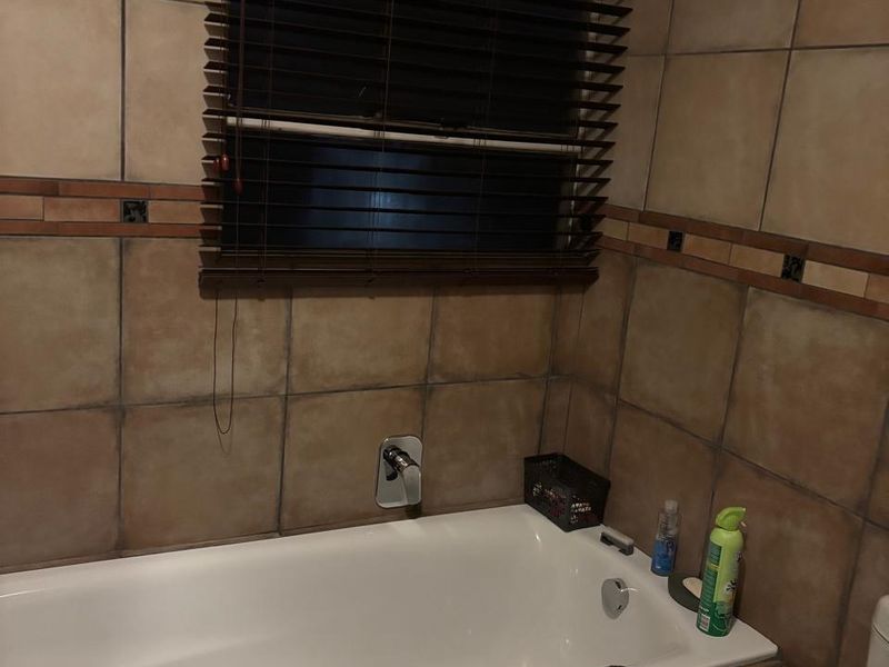 Neat 2 Bedroom 2 Bathroom for Rent - Photo 6