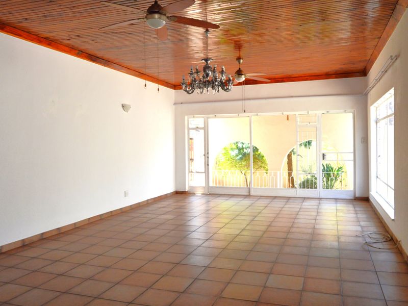 Diplomatic/Executive Property/Family in the vicinity of the Union Building - Photo 6