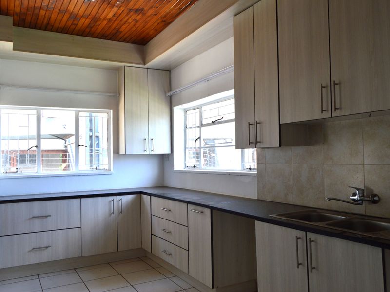 Diplomatic/Executive Property/Family in the vicinity of the Union Building - Photo 2