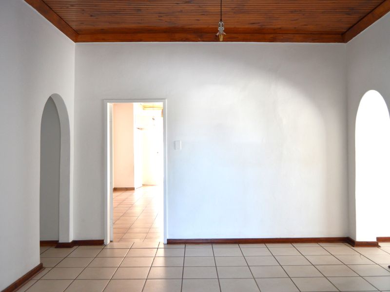 Diplomatic/Executive Property/Family in the vicinity of the Union Building - Photo 10