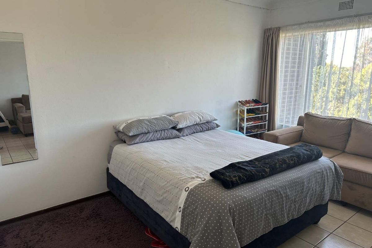 " 1 Bedroom in Well-Run secure Complex: Ideal for Comfortable Living" - Photo 4