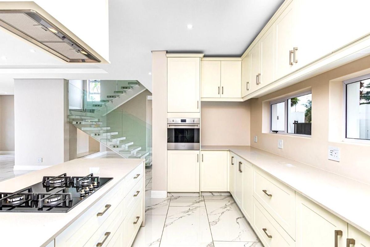 Immaculate 4 Bed En-suite Secure Home for rent in River Club - Photo 4