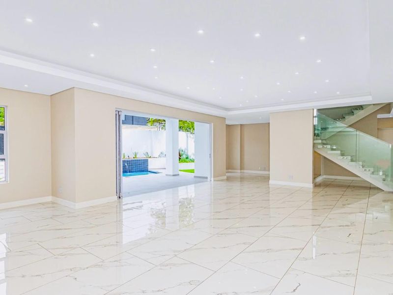 Immaculate 4 Bed En-suite Secure Home for rent in River Club - Photo 3