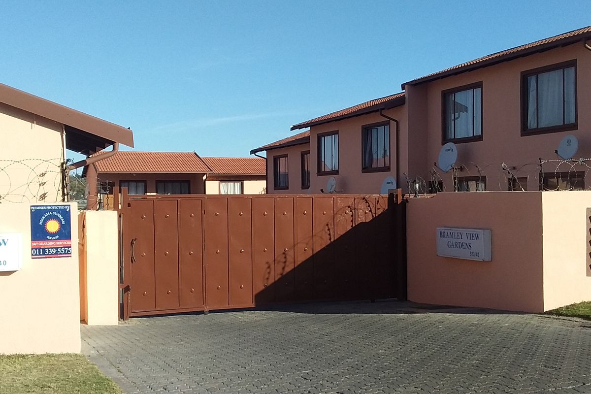 Townhouse For Sale - Photo 2