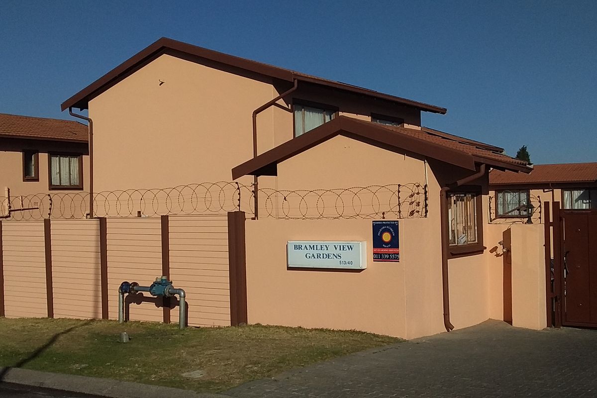 Townhouse For Sale - Photo 3