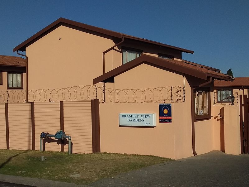 Townhouse For Sale - Photo 3