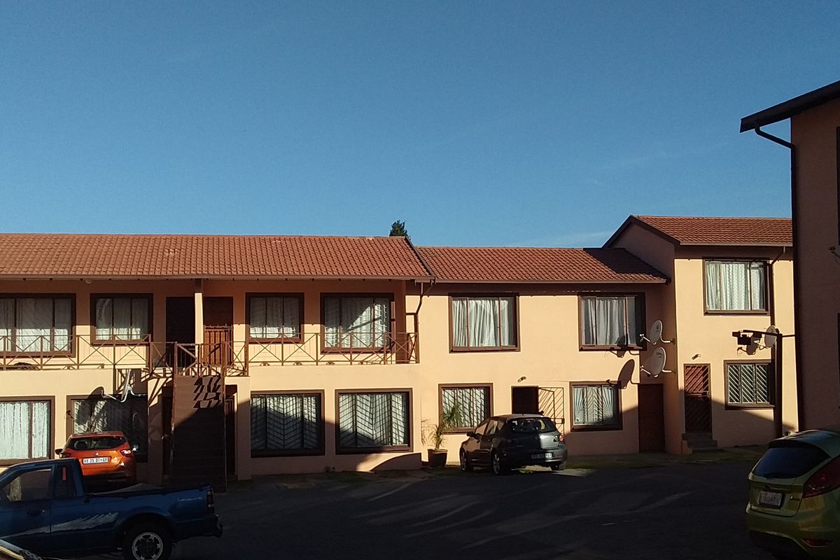 Townhouse For Sale - Photo 5