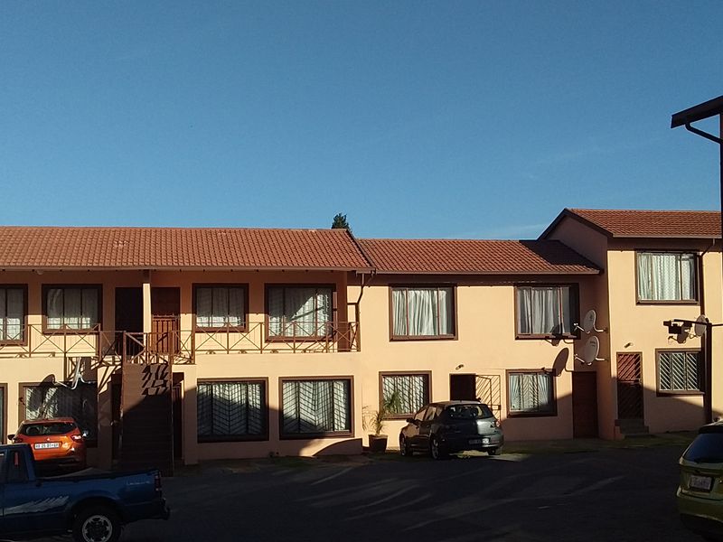 Townhouse For Sale - Photo 5