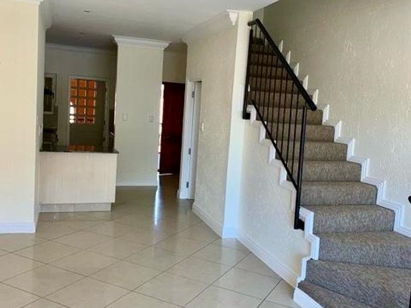 Apartment Rental Monthly In Sandton - Photo 3