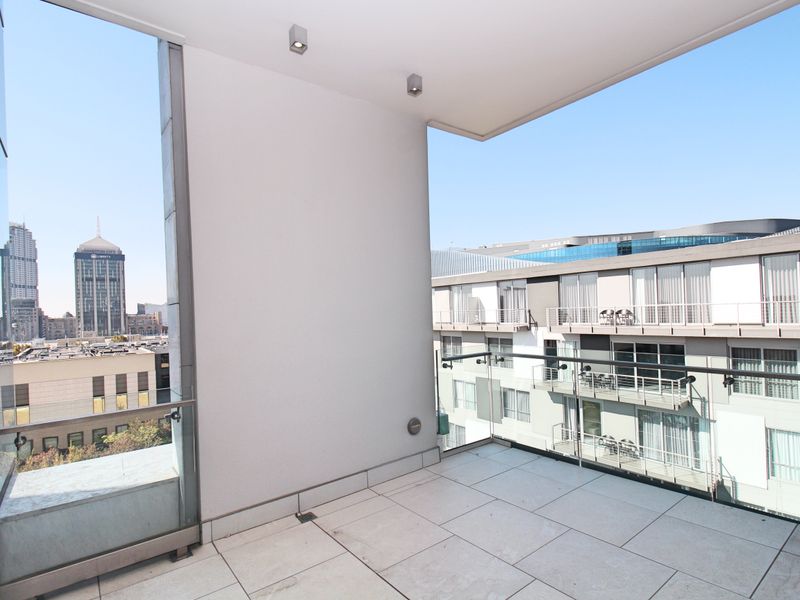 2 Bed Apartment to in Sandhurst - Photo 5