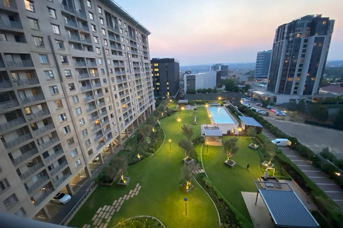 3 Bed Penthouse in Morningside to Let - Photo 4