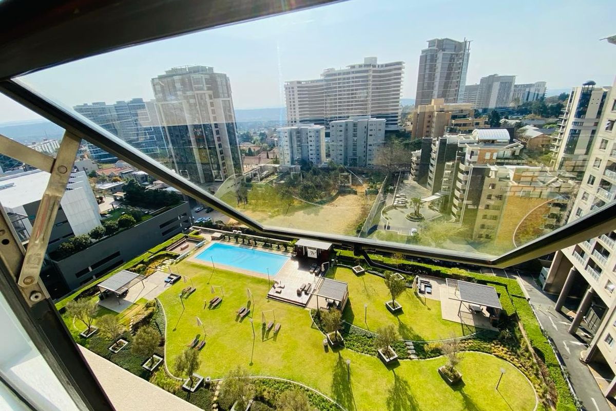 3 Bed Penthouse in Morningside to Let - Photo 3