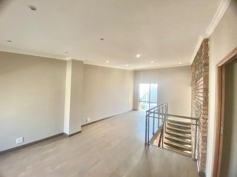 3 Bed Penthouse in Morningside to Let - Photo 8