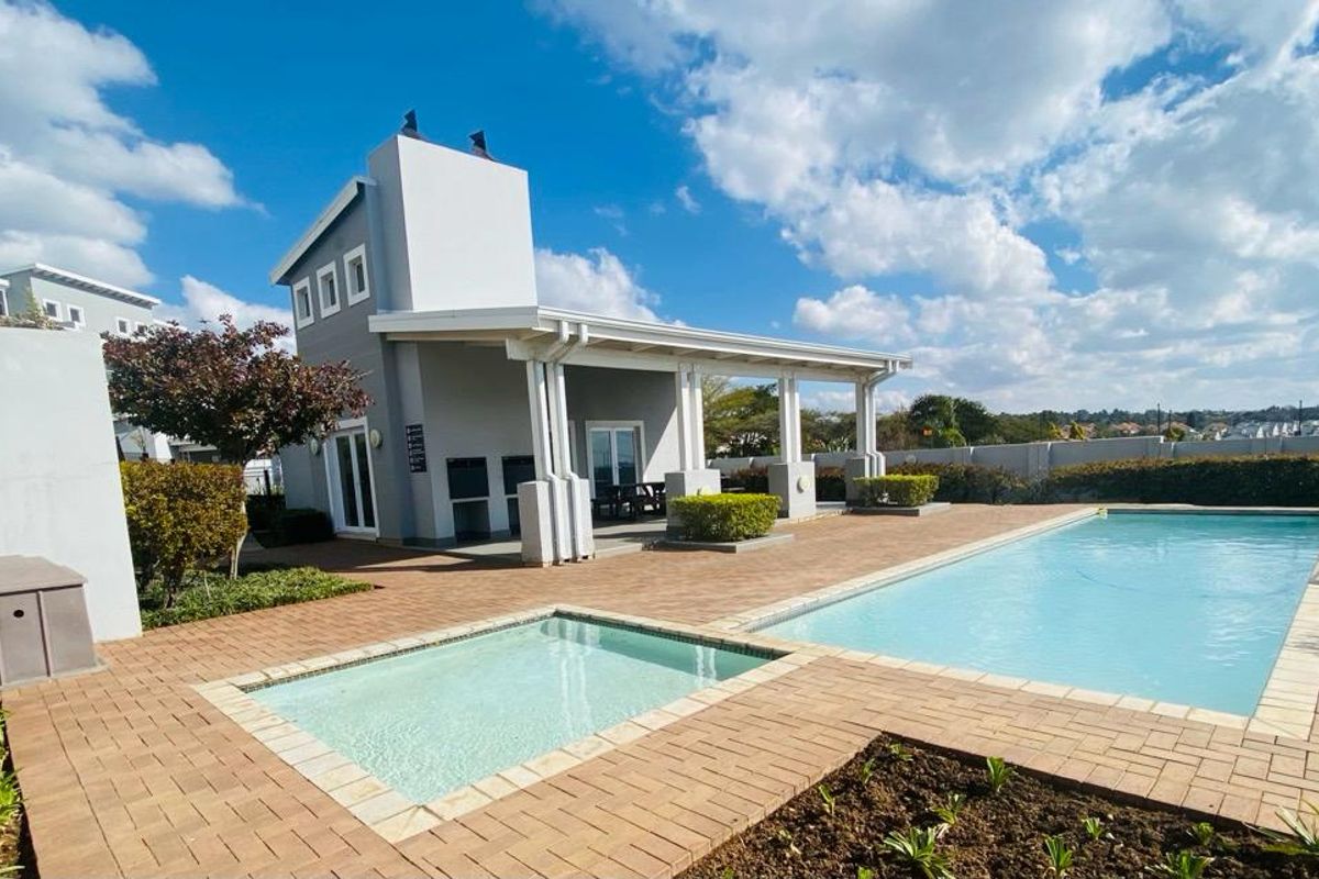 3 Bed Apartment in Paulshof - Photo 2