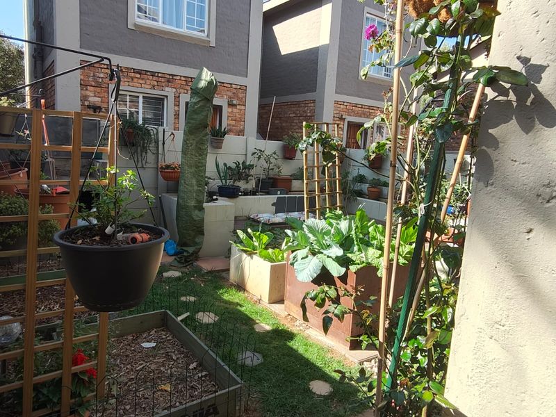 Charming 2 Bed Townhouse in North-riding... - Photo 6