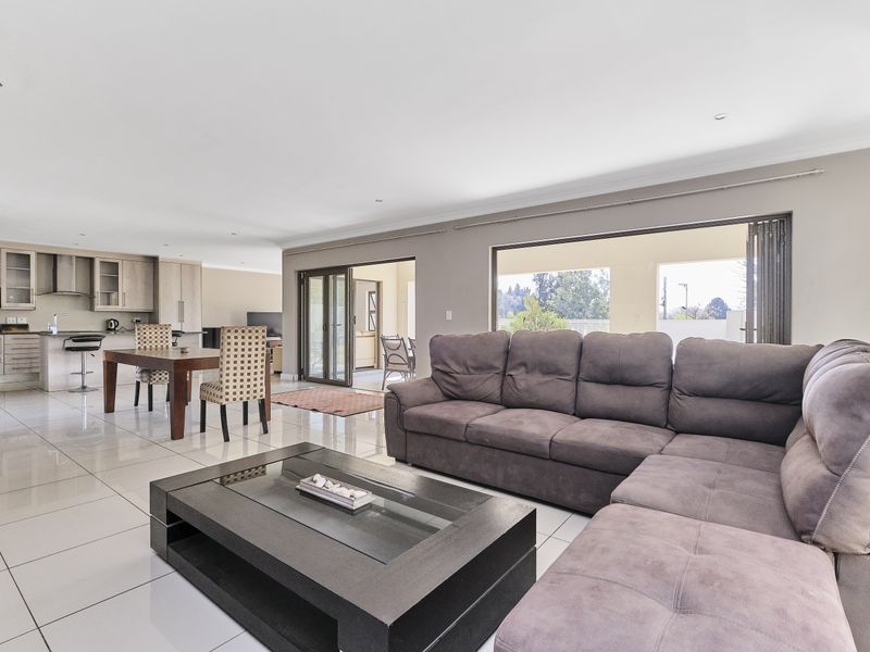 LUXURY LIVING AT ITS FINEST - Photo 5