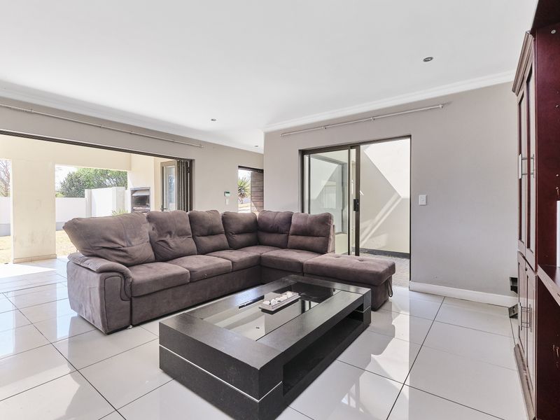 LUXURY LIVING AT ITS FINEST - Photo 4