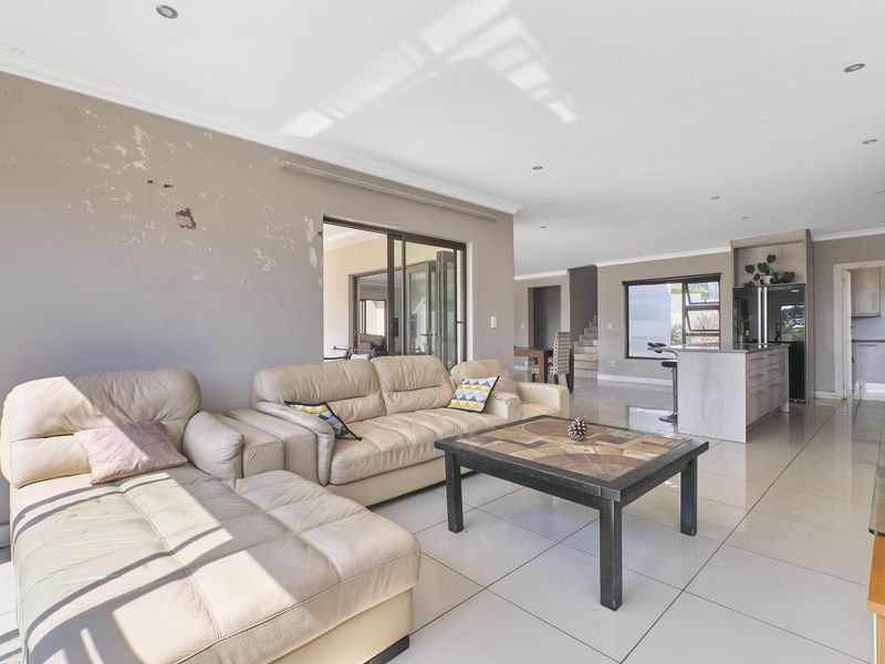 LUXURY LIVING AT ITS FINEST - Photo 10