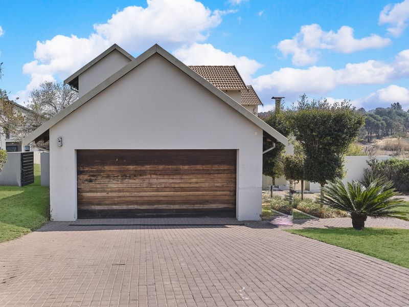 LUXURY LIVING AT ITS FINEST - Photo 2