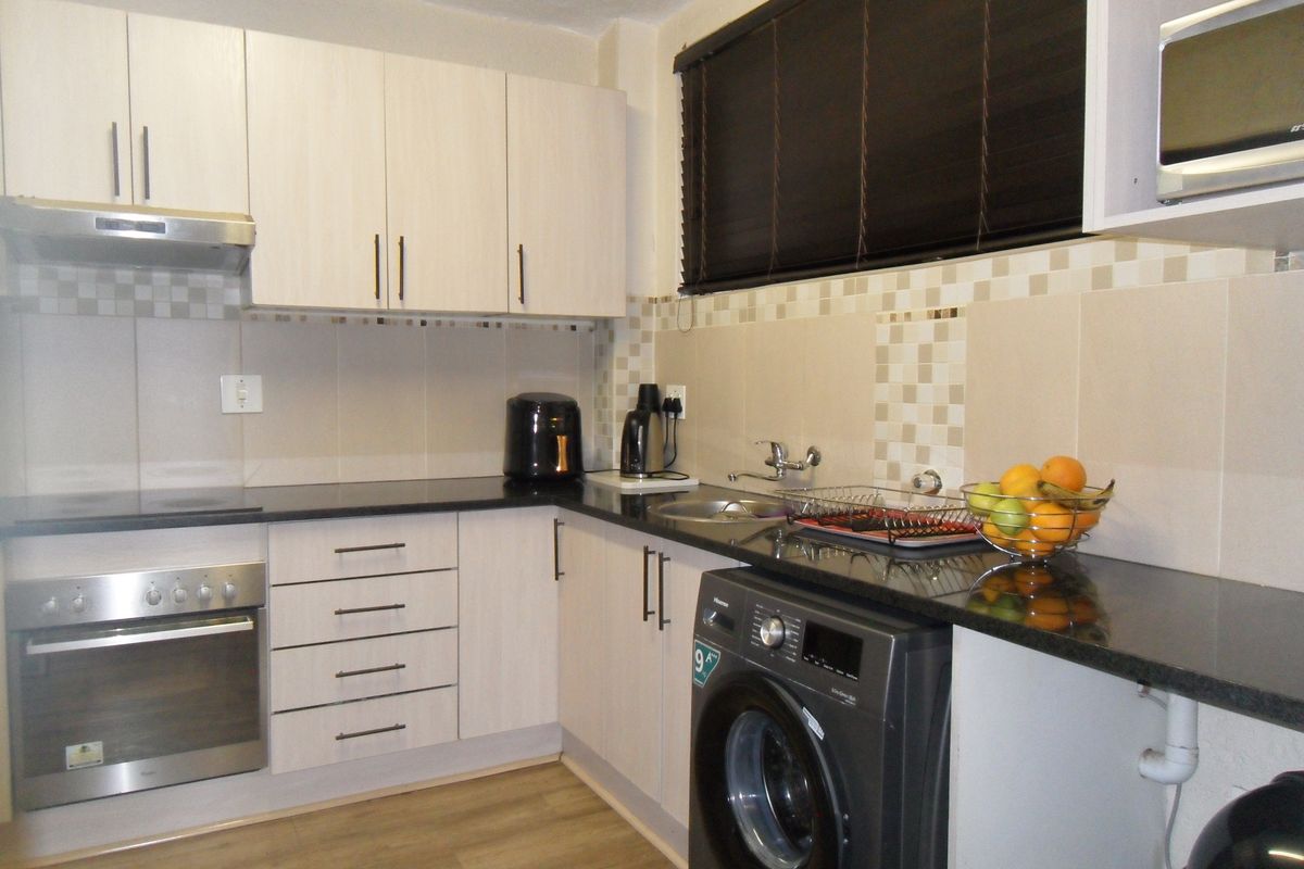 Ground Floor Townhouse For Sale - Photo 4