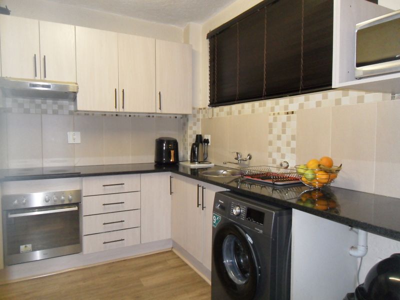 Ground Floor Townhouse For Sale - Photo 4