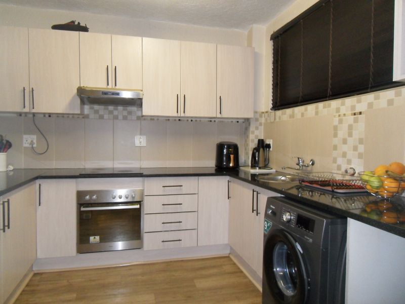 Ground Floor Townhouse For Sale - Photo 8