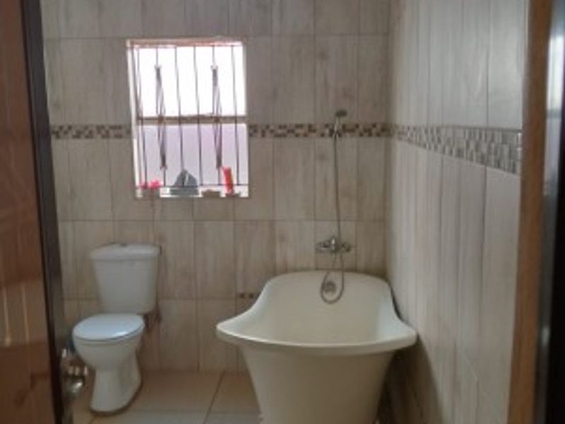 Residence awaiting your personal touch in Lawley Ext 3 - Photo 9