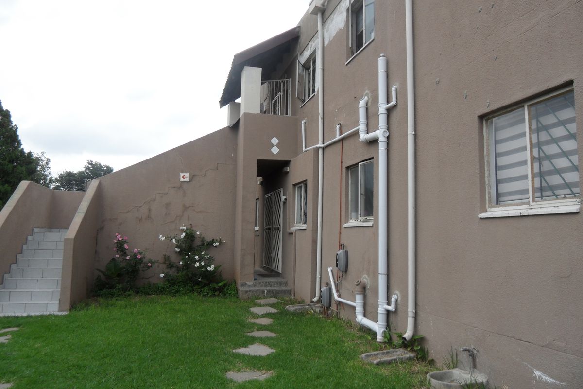 Townhouse For Sale - Photo 3