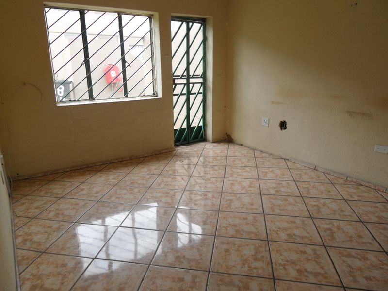 Townhouse For Sale - Photo 9