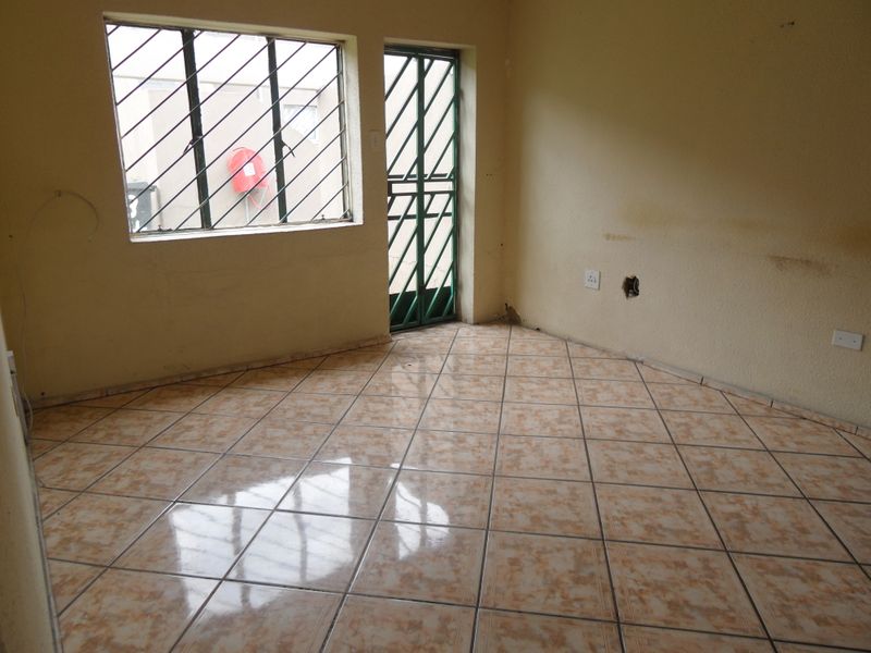 Townhouse For Sale - Photo 8