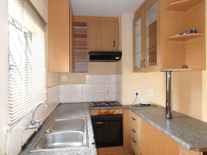 Townhouse For Sale - Photo 4